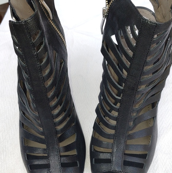 Shoes - Picture 2 of 3